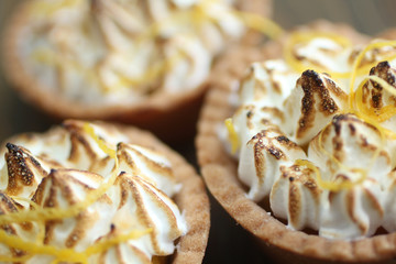 Meringue tart