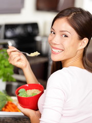 woman eating quinoa salad