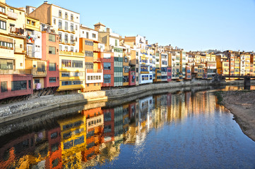 Fototapeta na wymiar Girona, O?ar rzeka i most fundusz św Augustyna