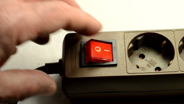 Einschalten einer Steckdosenleiste