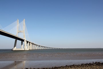 Obraz premium Vasco da Gama Bridge w Lizbonie, Portugalia