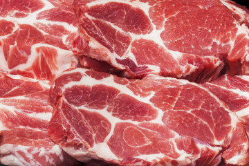 Schweinenacken-Steak beim Metzger