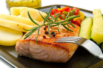 Grilled salmon and vegetables