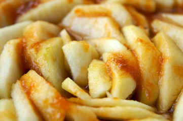 Apple pie with sliced fruits and jam