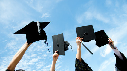 throwing graduation hats - obrazy, fototapety, plakaty