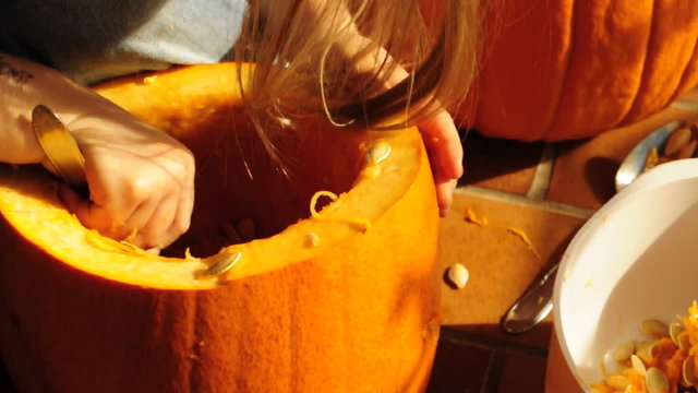 K&uuml;rbis aush&ouml;hlen - Halloween