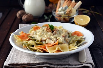 Farfalle with walnut - cheese sauce