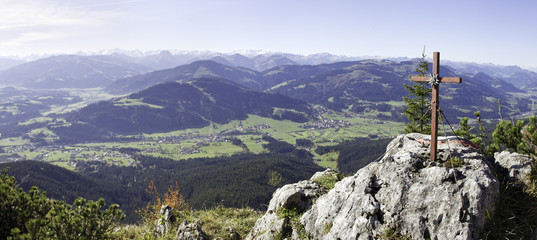 blick vom bergsteigergrab am wilden kaiser ins tal