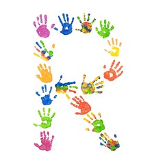 Buchstabe R aus bunten Kinderh&auml;nden (Foto-Collage)
