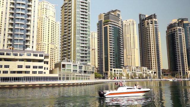 Dubai Marina Yacht pan