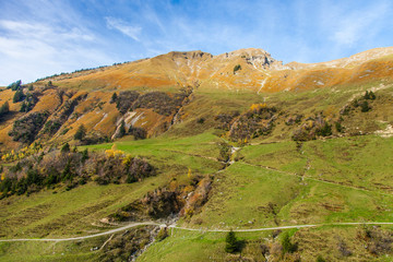 Fototapeta na wymiar Alpy Berneńskie - Szlaki turystyczne