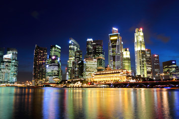 Fototapeta na wymiar Singapur nocą