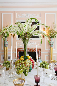 Luxury diing room antique historical table arrangment.