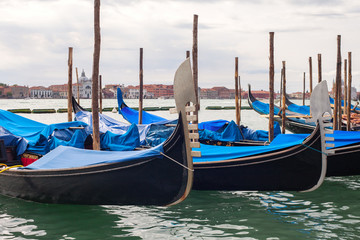 Fototapeta na wymiar Gondole w Wenecji, Włochy.