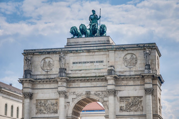 Fototapeta na wymiar Siegestor, łuk triumfalny w Monachium, Niemcy