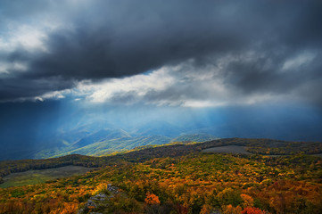 Fototapeta na wymiar kolory jesieni w Góry Krymskie