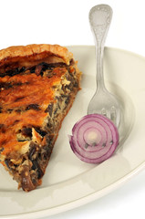 La tarte salée aux oignons rouges