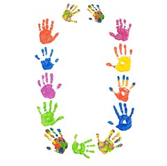 Buchstabe Ü aus bunten Kinderhänden (Foto-Collage)