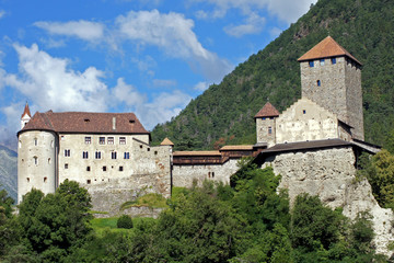 Fototapeta na wymiar Castle Tyrol, Południowy Tyrol