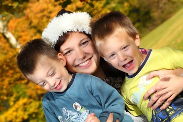 Fototapeta premium junge Frau mit Kinder