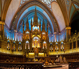 Fototapeta na wymiar Bazylika Notre-Dame w Montrealu