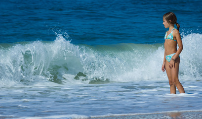 se baigner dans les vagues