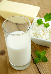 Obraz na płótnie Canvas Glass of milk and dairy products
