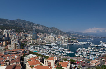 Fototapeta na wymiar Monaco bay view z wspaniałe jachty i łodzie