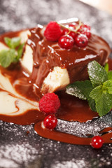 Chocolate cheesecake with berries