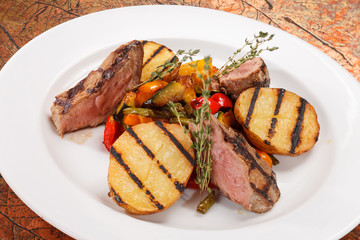 steak with vegetables