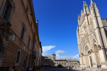 Fototapeta na wymiar Piazza del Duomo w Orvieto