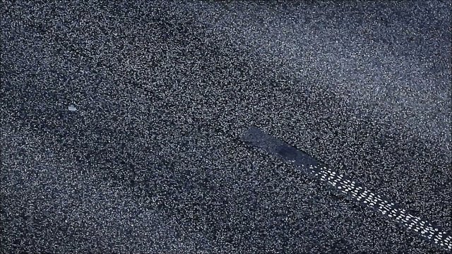 konzept geschwindigkeit - schnell fahrende autos