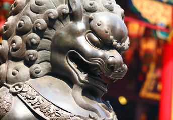 chinese lion statue