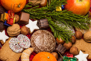 bunter Teller zur Adventszeit