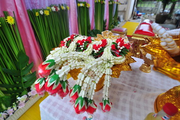 golden tray flower use for Thai wedding ceremony