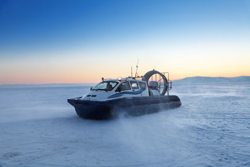 Hovercraft on the Baikal - obrazy, fototapety, plakaty