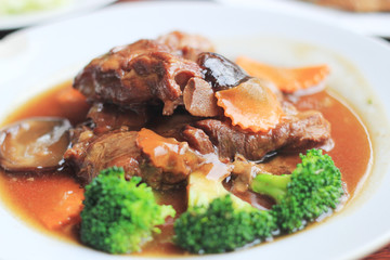 braised pork with vegetables