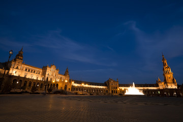 Obraz premium Plaza de Espana in Sevilla at night