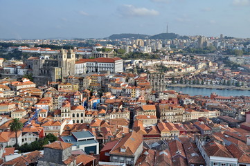 Fototapeta na wymiar Miasto Porto (Portugalia) z góry