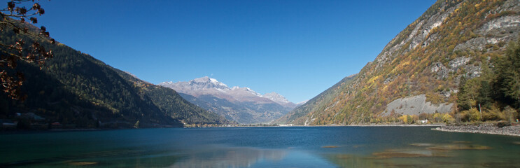 Fototapeta na wymiar Lake Pontresina - Szwajcaria