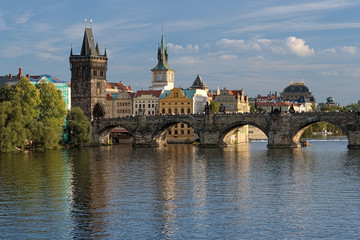 Fototapeta na wymiar Most Karola w Pradze pod koniec letniego dnia