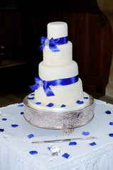 Obraz na płótnie Canvas Blue wedding cake
