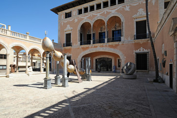 La façade du palais et musée March à Palma de Majorque © arvernho