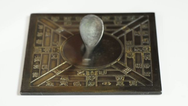 antiker chinesischer Kompass