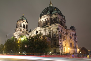 Berliner Dom bei Nacht © Ulf Dressen