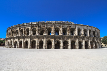 Fototapeta na wymiar Amfiteatr Rzymski w Nimes, Francja