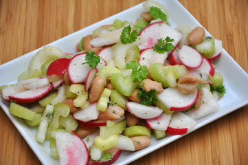 Feuerbohnen Radieschen Sellerie Salat