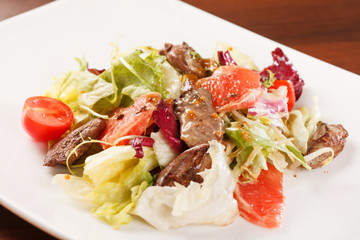 salad with beef and grapefruit