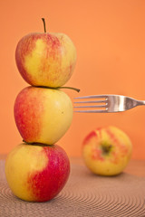pile of apples, example of fat loss