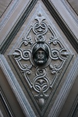 Détail de porte parisienne